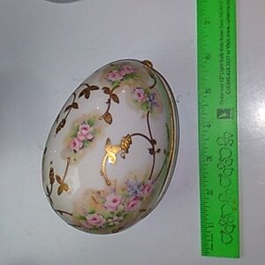 Vintage LARGE PORCELAIN TRINKET BOX FLORAL & GOLD DETAILS EVC